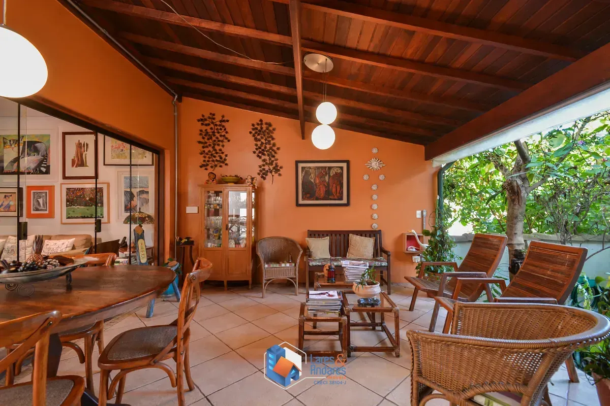 Imagem Casa para venda em Pacaembu com 3 quartos, sendo 3 suítes, 422m²