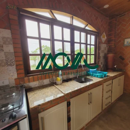 Imagem Casa à Venda em Itapoá - 3 Quartos, 100m da Praia, Oportunidade Imperdível!