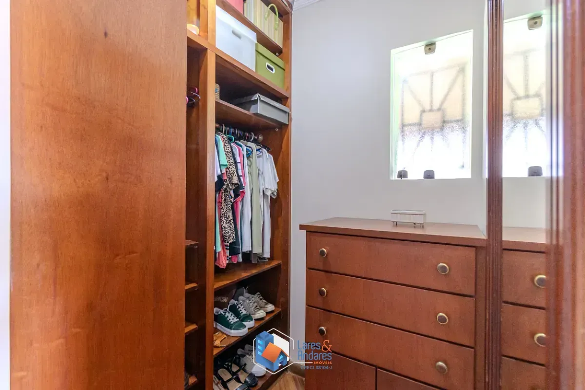 Imagem Casa para venda em Vila Nova Caledônia com 4 quartos, sendo 2 suítes, 346m²