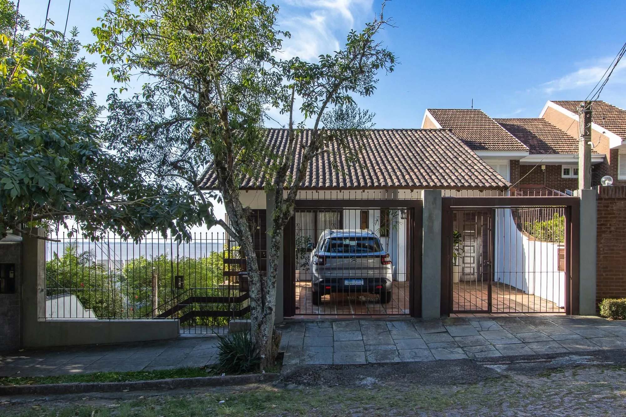 Imagem **Casa de 05 dormitórios, 03 suítes, 06 Banheiros, com 315,10m² privativos na Vila Conceição, Porto Alegre, RS**