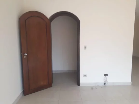 Imagem Apartamento amplo, muito bem localizado no Centro com excelente estrutura, com 3 dormitórios, todos...