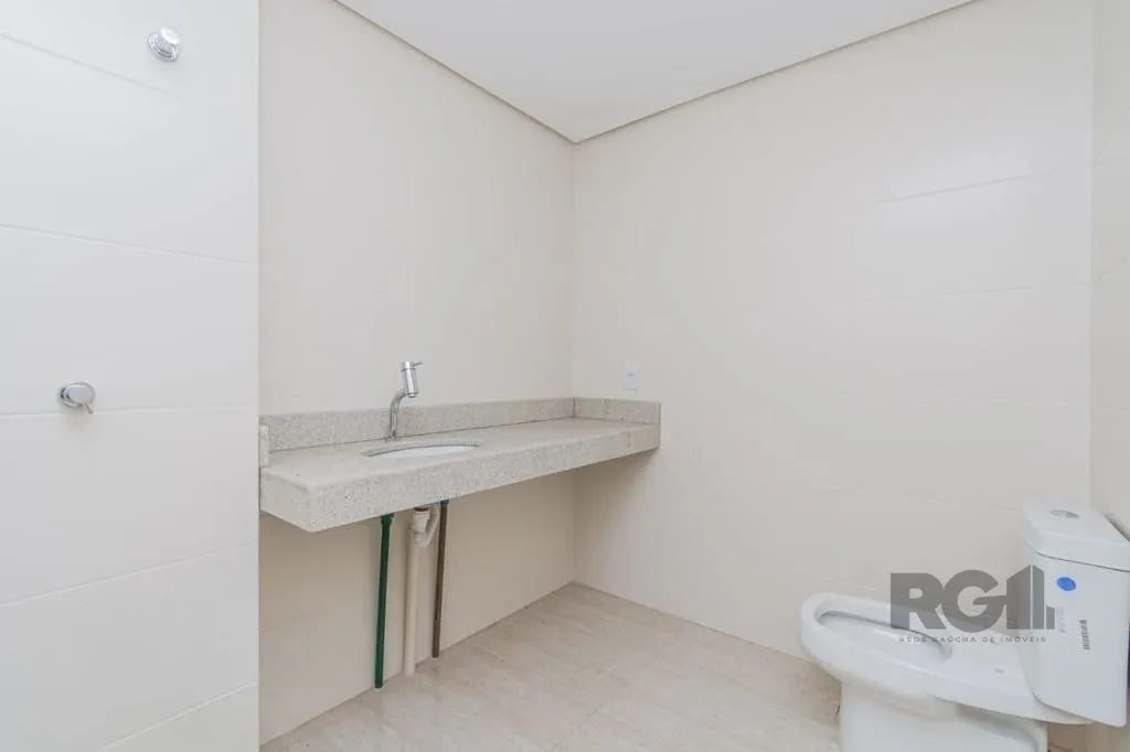 Imagem Excelente casa em condomínio de 251m² com 3 suítes e elevador!