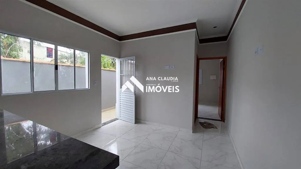 Imagem Casa nova com piscina na praia de Itanhaém, 400 metros da Av. marginal lado serra.