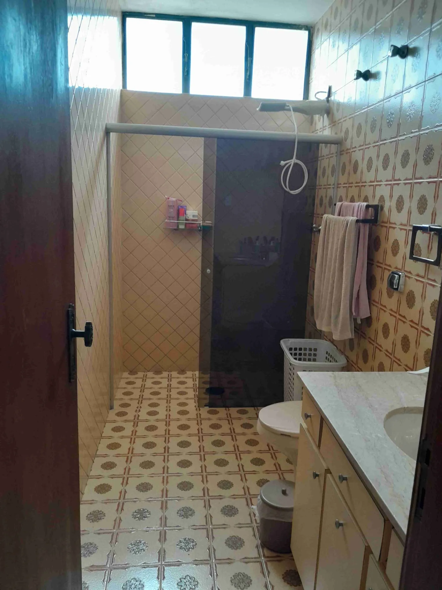 Imagem Excelente casa com piscina no conceituado bairro Vila Bourguese