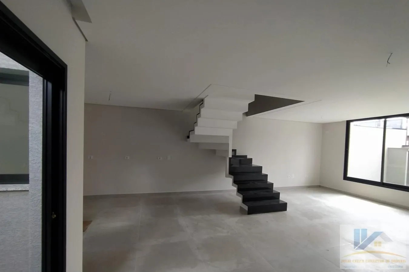 Imagem Triplex para Venda em São José dos Pinhais, Carioca, 3 dormitórios, 2 suítes, 4 banheiros, 3 vagas