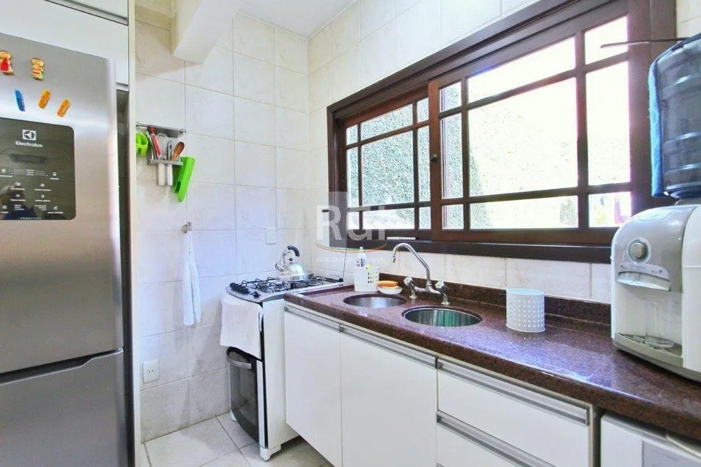 Imagem Casa para Venda - 260m², 5 dormitórios, sendo 2 suites, 4 vagas - Teresópolis
