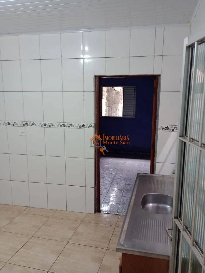 Foto do imóvel Casa com 3 dormitórios à venda por R$ 318.000,00 - Água Chata - Guarulhos/SP