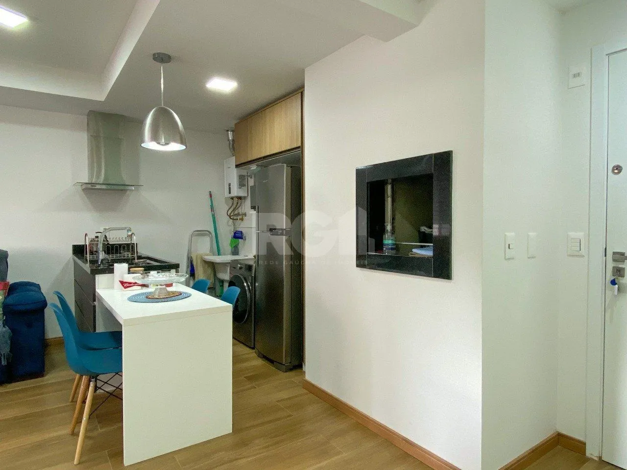 Imagem Apartamento em prédio premiado, totalmente montado, no miolo do Menino Deus