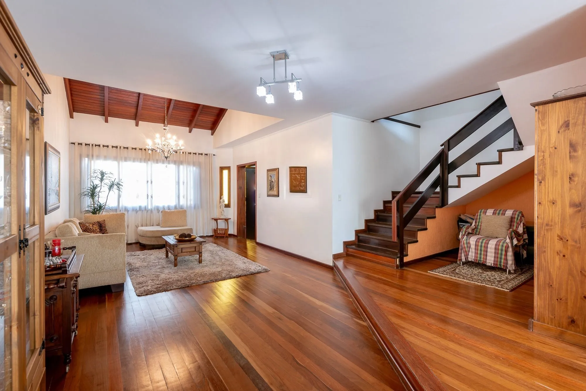 Imagem Casa 4 Dormitórios, Suíte Master, Piscina e espaço Gourmet no Jardim Planalto