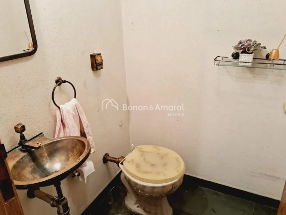 Imagem Este amplo apartamento de 211m², com planta inteligente e ocupando um andar inteiro, está situado ...