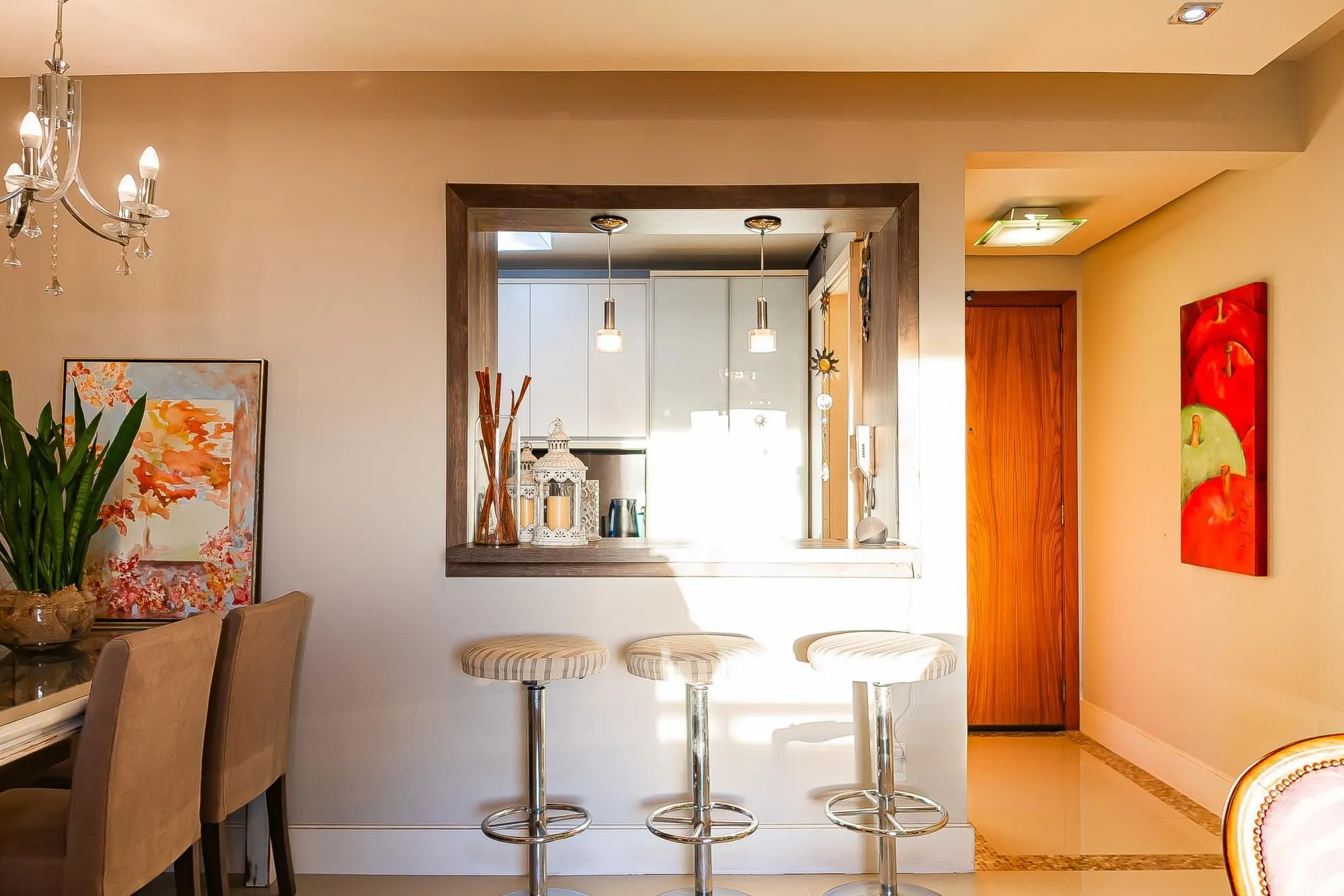 Imagem Apartamento de 97m² privativos com 3 dormitórios e 2 vagas