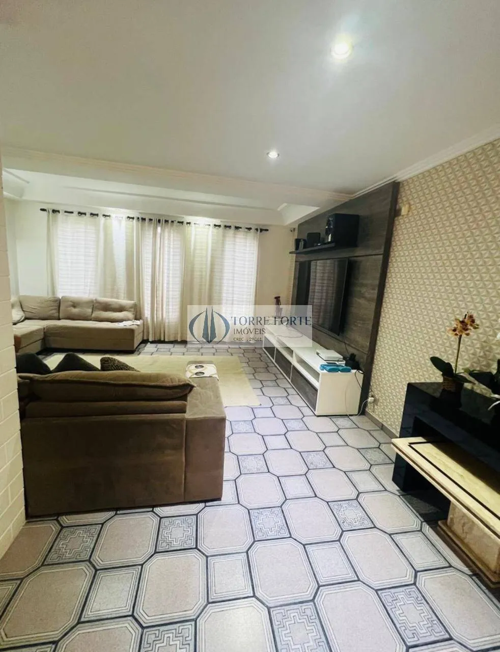 Foto do imóvel Belo Sobrado com 3 Dormitórios, 1 Suíte e 4 Vagas na Vila Ema em Rua Galeão
