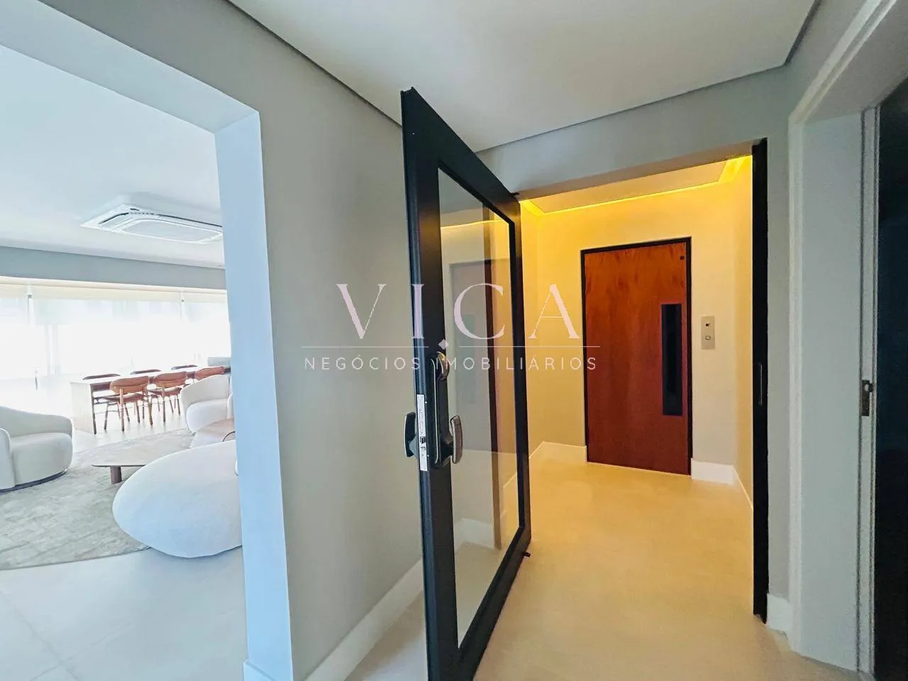 Imagem Apartamento mobiliado com 287 m² a venda por R$ 4.490.000 Alphaville/SP