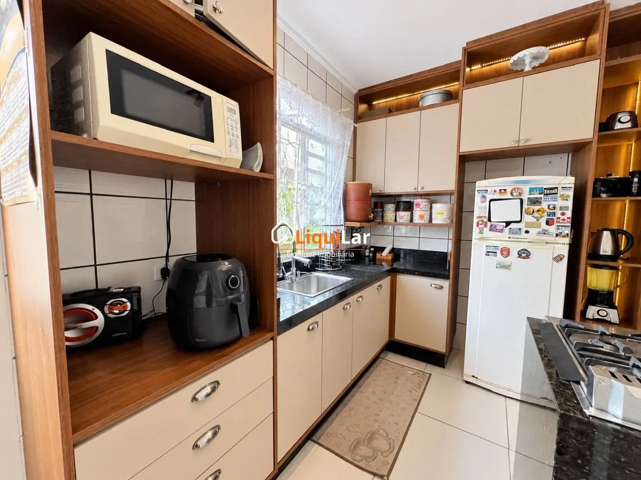 Imagem Sobrado mobiliado à venda com 3 suítes, piscina, área gourmet e energia solar no Vilas Boas
