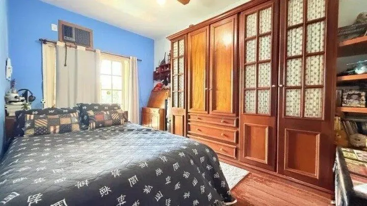 Imagem Casa de 4 dormitórios, uma suíte, pátio com piscina nos fundos e espaço para até 3 carros no Chácara das Pedras