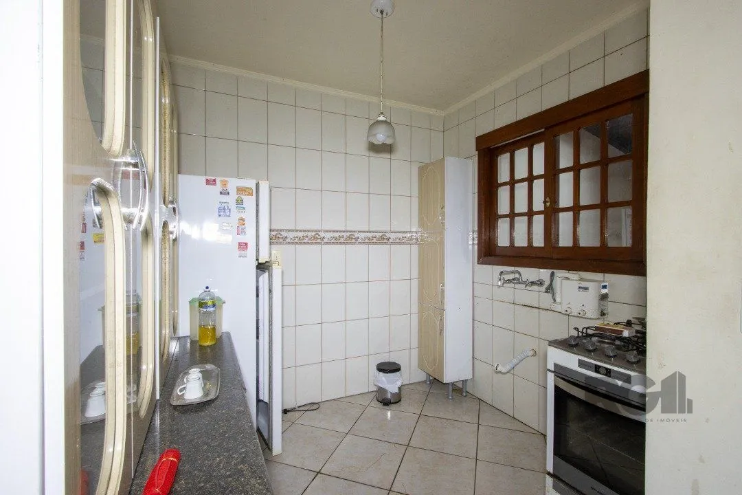 Imagem Casa em Condomínio na Zona Sul, no bairro Hípica, com 2 dormitórios, living para dois ambientes, cozinha mobiliada, lavabo