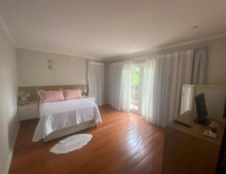 Imagem Casa em Alphaville, Santana de Parnaíba - 3 Dormitórios e Área de Lazer Completa