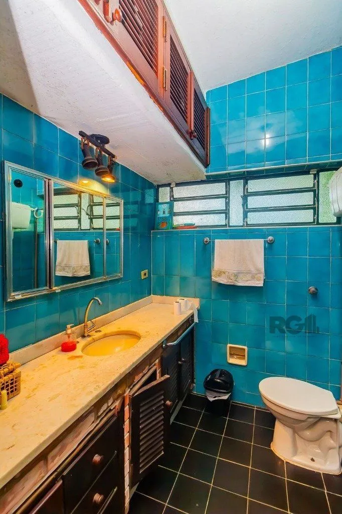 Imagem Casa de 4 dormitórios no bairro Belém Novo