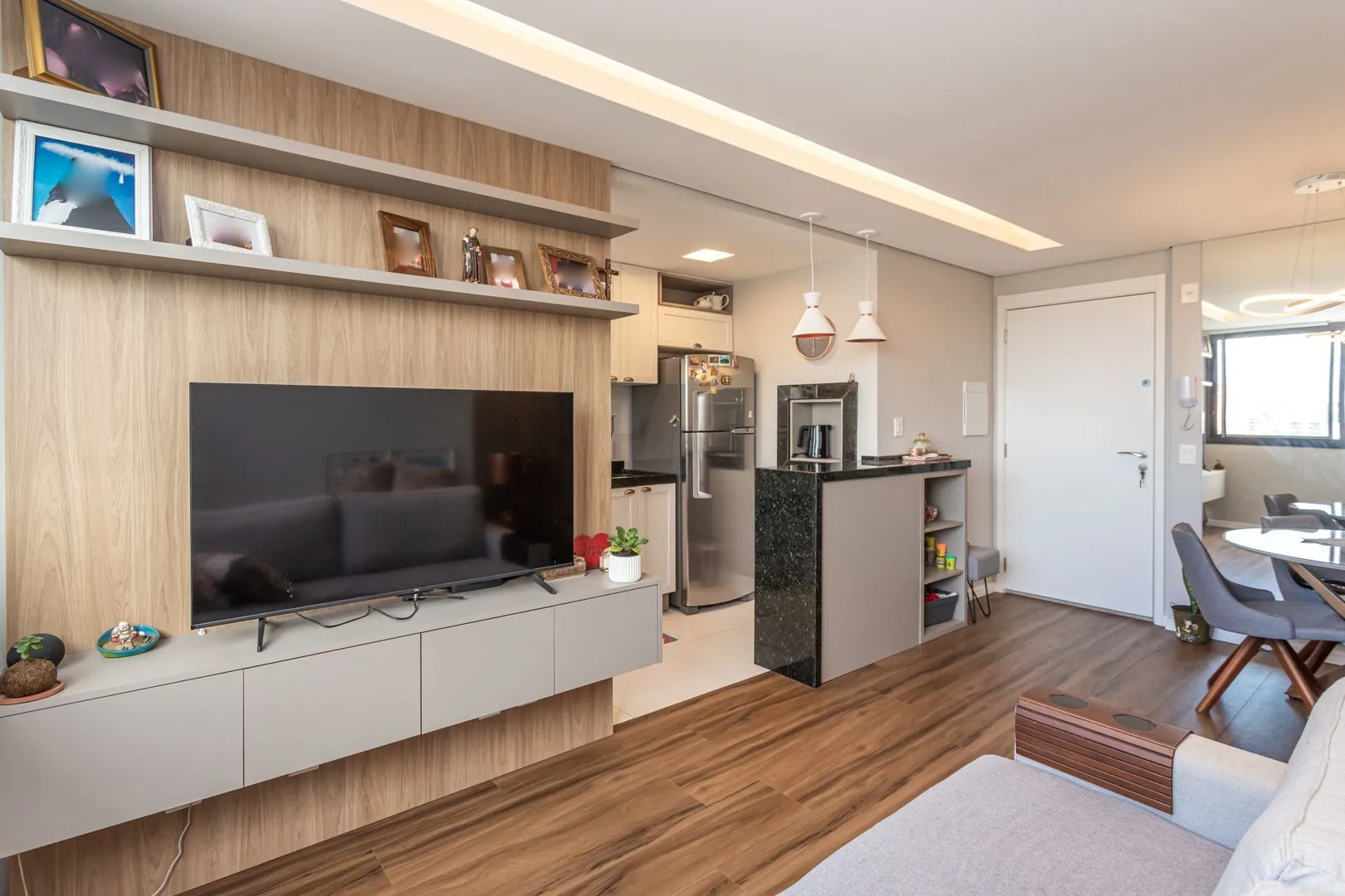 Imagem Apartamento 02 dormit com suíte e 01 vaga, no bairro Azenha, em Porto Alegre.
