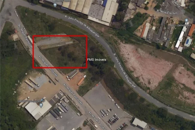 Imagem Galpão com 2000m² para locação em Itapecerica da Serra.