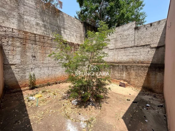Imagem Casa com 2 dormitórios à venda, 74 m² por R$ 190.000,00 - Atenas - Igarapé/MG