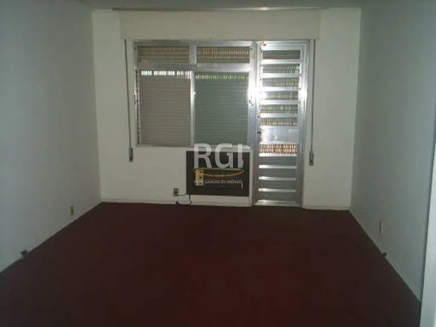 Imagem Casa para Venda - 250m², 3 dormitórios, 2 vagas - Petrópolis