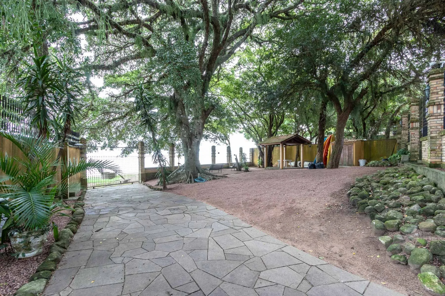Imagem Casa em condomínio, 171m², 3 dormitórios, Pedra Redonda