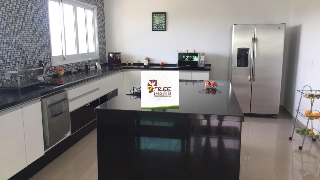 Imagem VENDA DE CASA TÉRREA NO CONDOMÍNIO MONTEREY VILLE, EM MOGI DAS CRUZES, 700m² com 4 quartos, 2 suítes, piscina, churrasqueira e 4 vagas. CONSULTE-NOS.