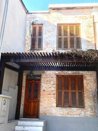 Imagem Casa comercial para locação em São Paulo-SP, bairro Pinheiros: 2 quartos, 2 salas, 2 banheiros, 1 vaga, 110m². Confira!