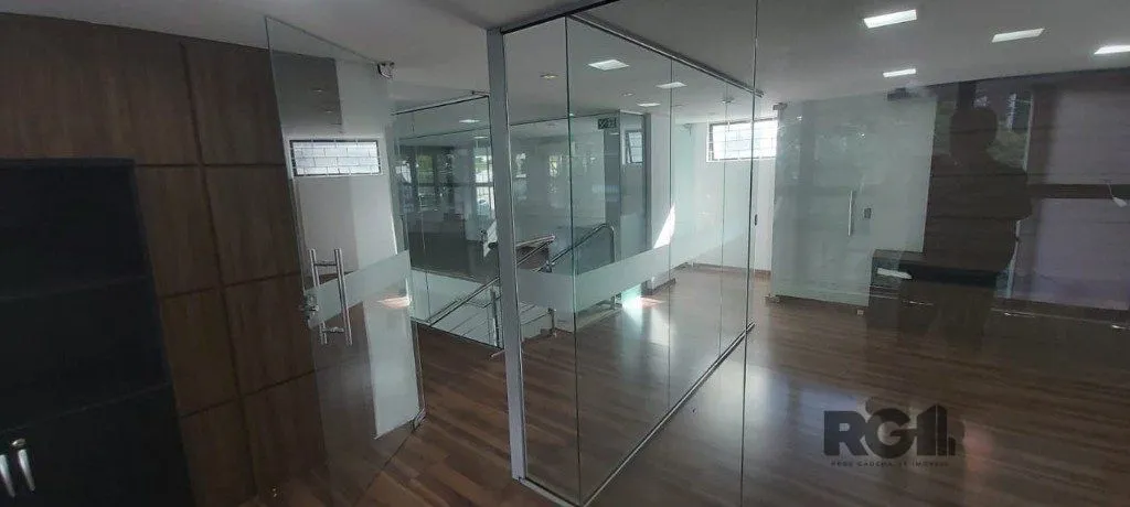 Imagem Loja com 113m² de área privativa no Bairro Três Figueiras