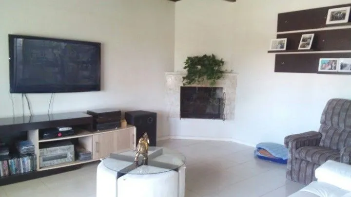 Imagem Casa 3 quantos com suíte, espaço gourmet, na Tristeza.