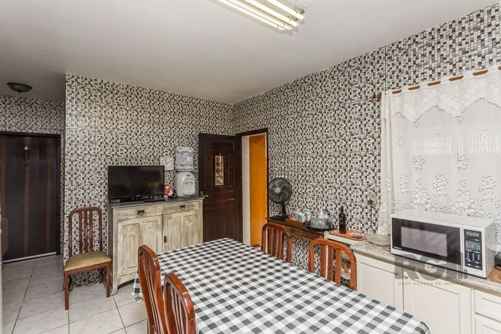 Imagem Casa 210m² - 3 dormitórios, 2 vagas
