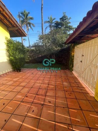 Imagem Casa ampla, térrea, 3 dormitórios sendo 2 suítes, sala para 2 ambientes com lareira, lavabo, cozinha, área de serviço, despensa