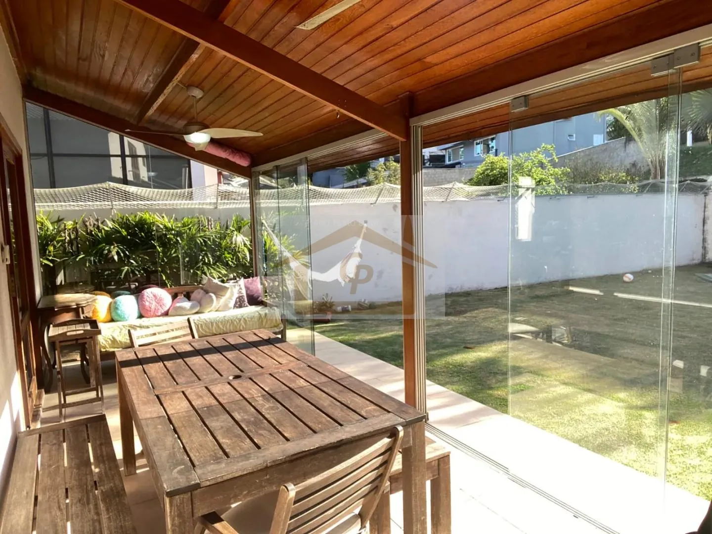 Imagem Sua nova casa te espera no condomínio dos sonhos! 3 suítes, 4 vagas