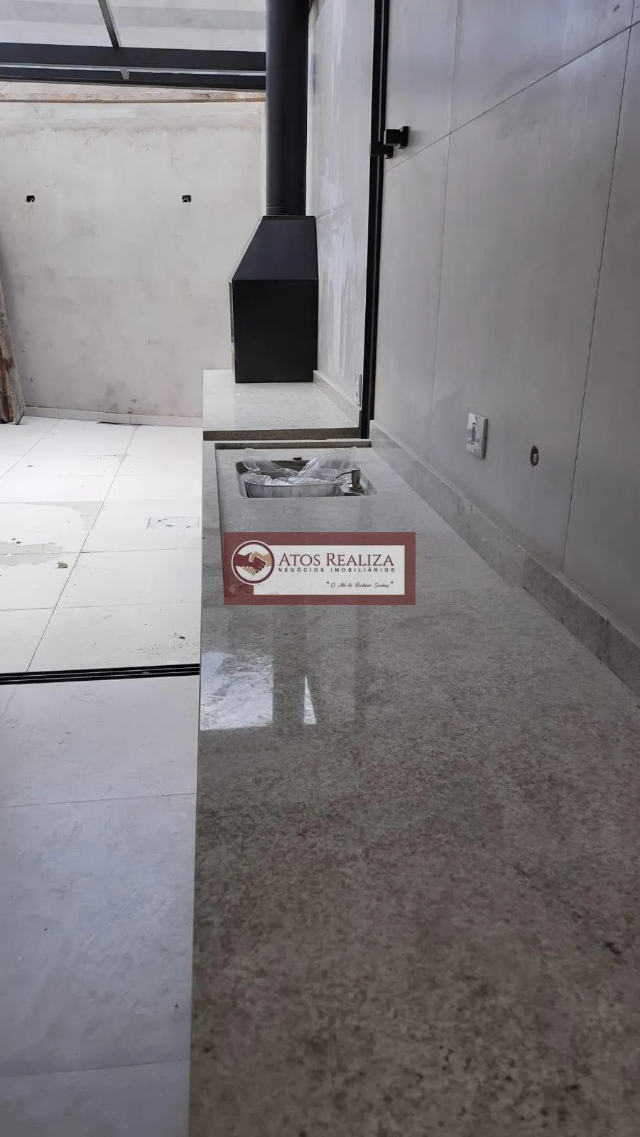 Imagem Sobrado com 3 suítes a Venda, sendo uma com sacada, 110 m² de área útil, sala, cozinha, lavabo, conceito aberto, área gourmet, lavanderia, garagem para 2 autos.