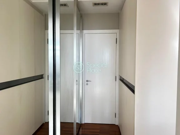 Imagem Excelente apartamento com 151m² no Itaim. Amplo living com varanda gourmet, sala de jantar e home t...