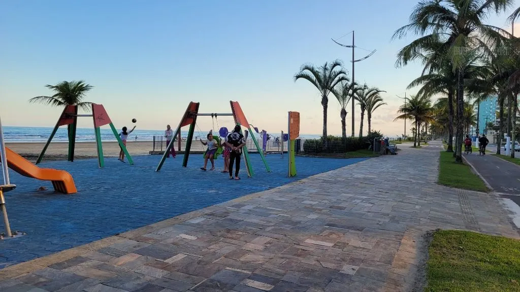 Foto do imóvel CASA À VENDA - 100 METROS DA PRAIA | JARDIM REAL em Jardim Imperador, Praia Grande - SP