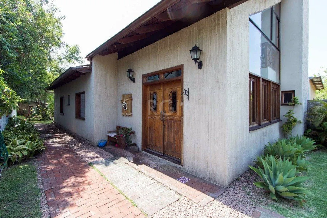 Imagem Casa para Venda - 250m², 3 dormitórios, sendo 2 suites, 3 vagas - Ponta Grossa