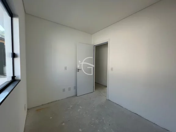 Imagem Lindo sobrado geminado em Condomínio Fechado em região arborizada do Bairro São Marcos.