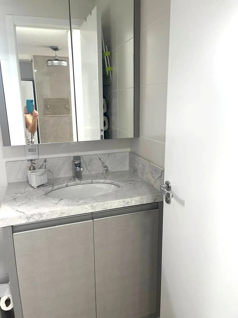 Imagem Apartamento no bairro Cristal de 2 dormitórios e vaga MOBILIADO