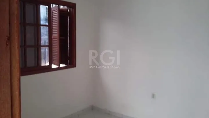 Imagem Casa para Venda - 68m², 2 dormitórios, 1 vaga - Belém Novo