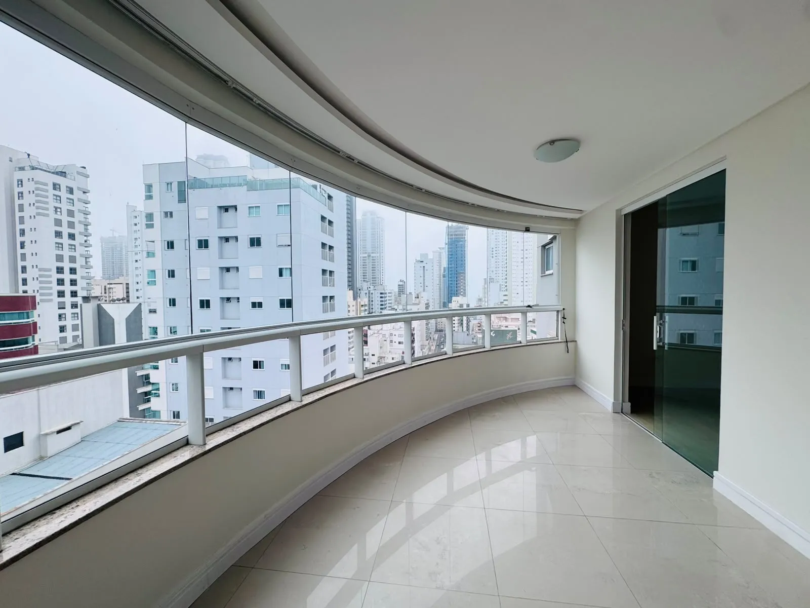 Imagem Apartamento com vista para o mar à venda com 122m2 por R$ 2.300.000,00