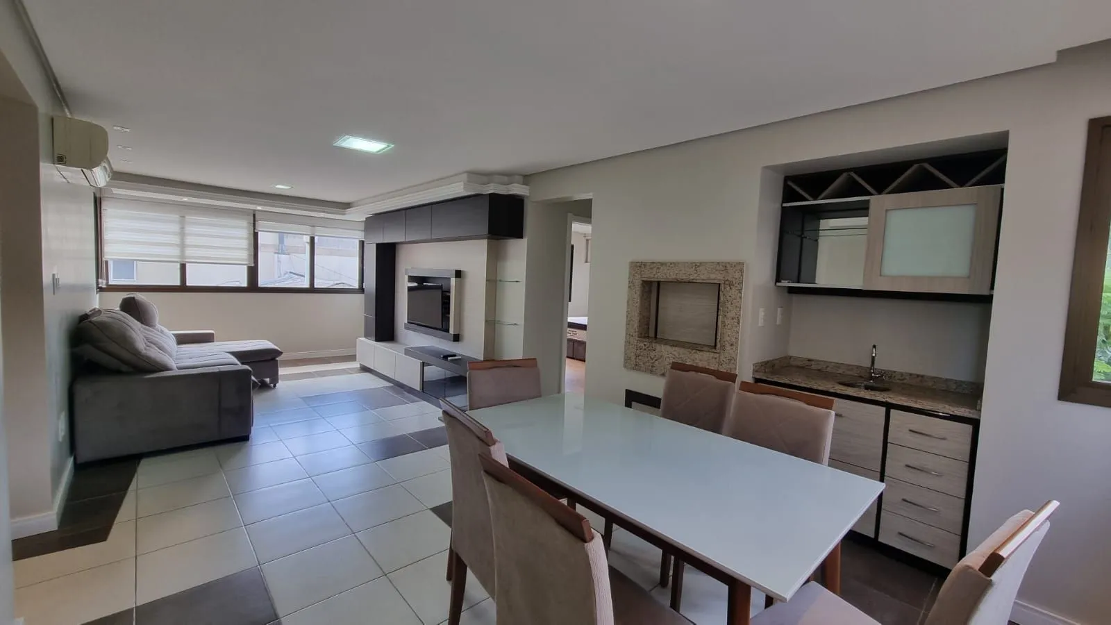 Imagem Apartamento dois dormitórios mobiliado, suíte, 86,41mq privativos, uma vaga escriturada, no bairro Higienópolis