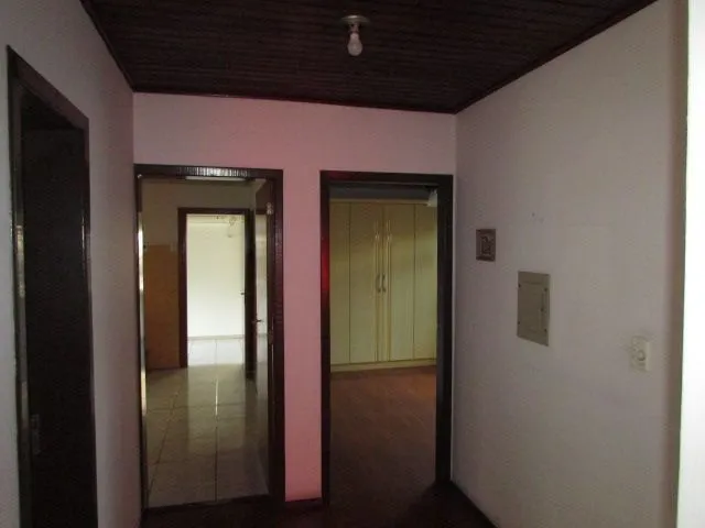 Imagem Casa térrea, com 3 dormitórios, 1 suíte, no bairro Nonoai.