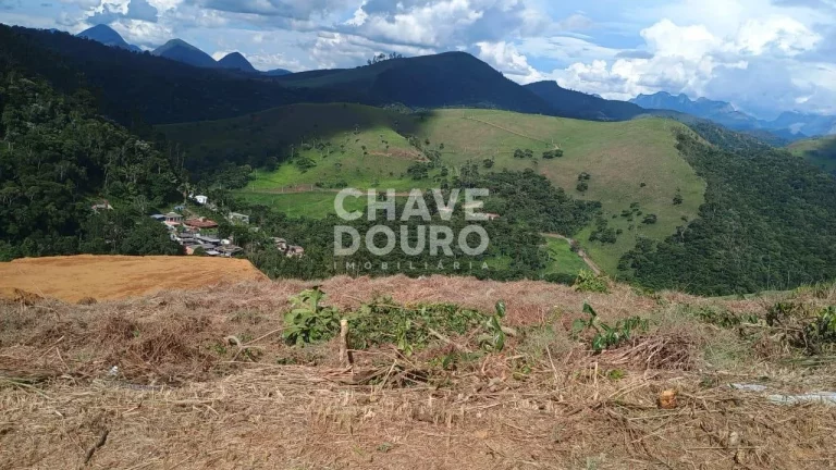 Imagem Terreno em condomínio, com 738 m² e vistas cinematográficas para as montanhas!