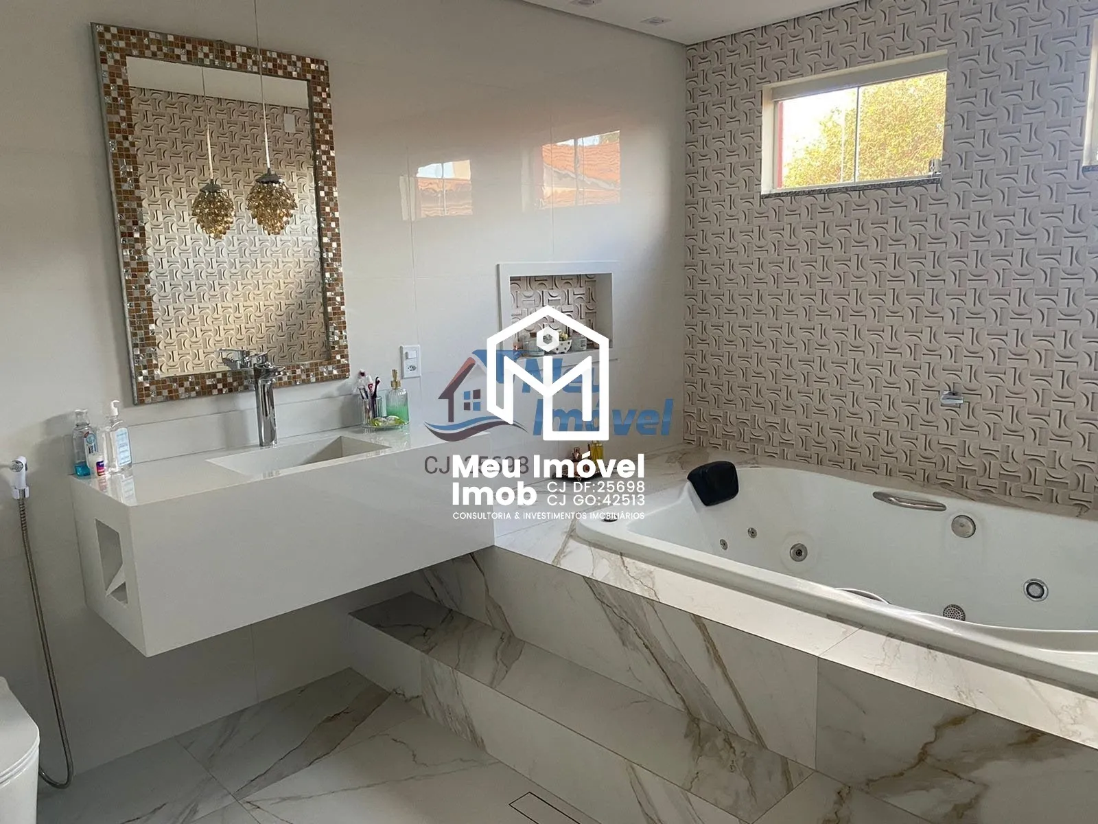 Imagem Casa 4 Quartos 4 Suítes 8 Vagas 350m² Reformada