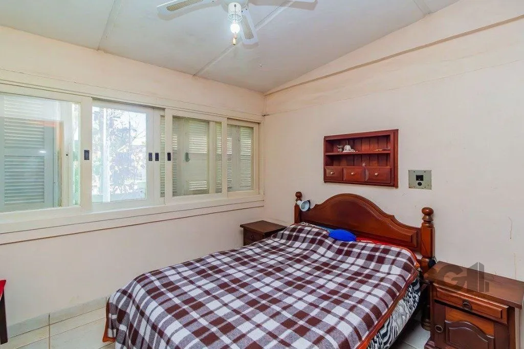 Imagem Casa de 4 dormitórios no bairro Belém Novo