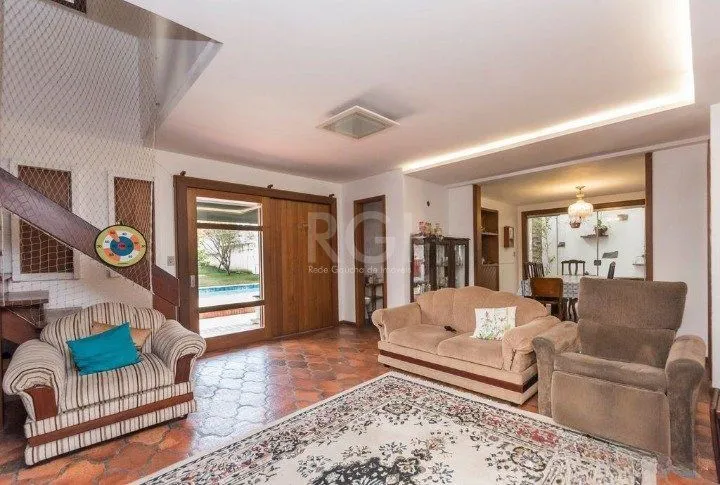 Imagem Casa para Venda - 247m², 4 dormitórios, sendo 1 suites, 5 vagas - Glória
