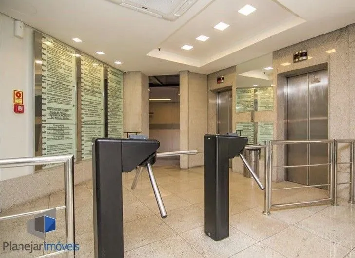 Imagem Oportunidade de Investimento. Sala Comercial para venda já locada no bairro Moinhos de Vento. Invista com segurança e rentabilidade imediata.