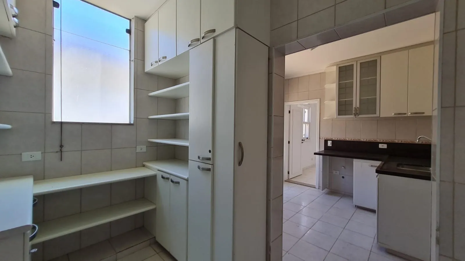 Imagem Mansão Exclusiva no Residencial 5 Alphaville com 620 m² construídos, cinema privativo e área de lazer completa.